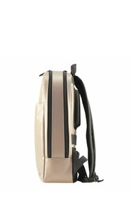 Tasje in bruin met dubbele ritsen, zijvak van gaas, gevoerde zwarte schouderbanden, gladde textuur en een slank ontwerp van ongeveer 30 cm hoog.