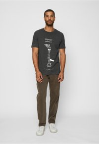 Mister Tee DEPRESSO  - Apdrukāts T-krekls - charcoal