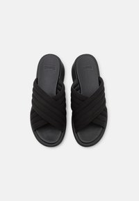 Camper Platt slip-in - black
