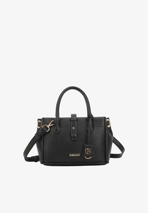 Sac à main en cuir noir texturé avec double anses, bandoulière réglable, boucle centrale et charm logo ainsi qu'une quincaillerie dorée.