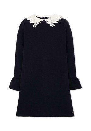 Vestito nero a maniche lunghe con polsini svasati e ampio colletto in pizzo bianco con motivi traforati intricati.