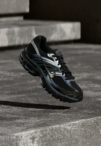 Niewybrane, black/smoke grey/metallic silver-coloured