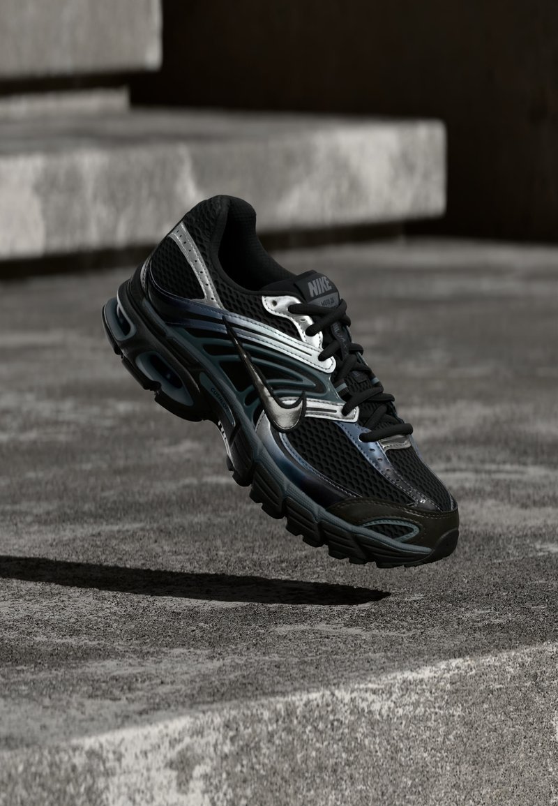 AIR MAX MOTO 2K SE black/smoke grey/metallic silver-coloured/black