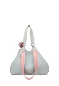 Sac en toile gris clair avec des accents de sangle rose, de forme arrondie, dotée de quincaillerie en métal et d'un attachement décoratif en forme de rose. Logo doré visible sur le devant.