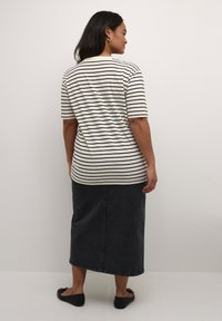 Kaffe Curve KCWINNI - T-shirts print - antique white black stripe
