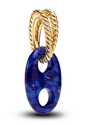 Orecchino in oro a maglia intrecciata a corda che sostiene un pendente ovale blu profondo marmorizzato con due fori, caratterizzato da piccole scaglie d’oro.