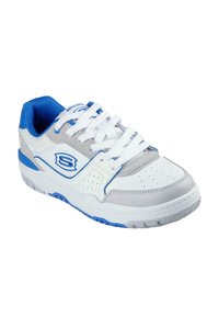 Zapatilla blanca y gris con acentos azules, cuero texturizado, perforaciones, lengüeta acolchada y suela de goma con patrones de agarre.
