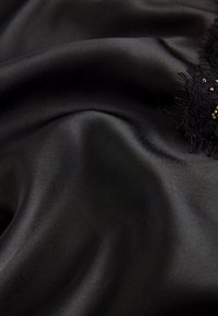 Non selezionato, black