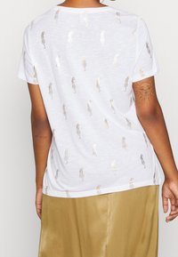 ONLY Camiseta estampada - white