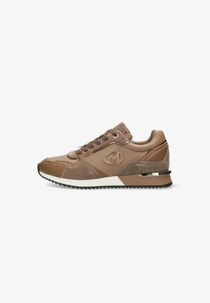 Brown sneakers with a mix of smooth and suede textures, featuring a white midsole, black rubber outsole, and branded side accent.