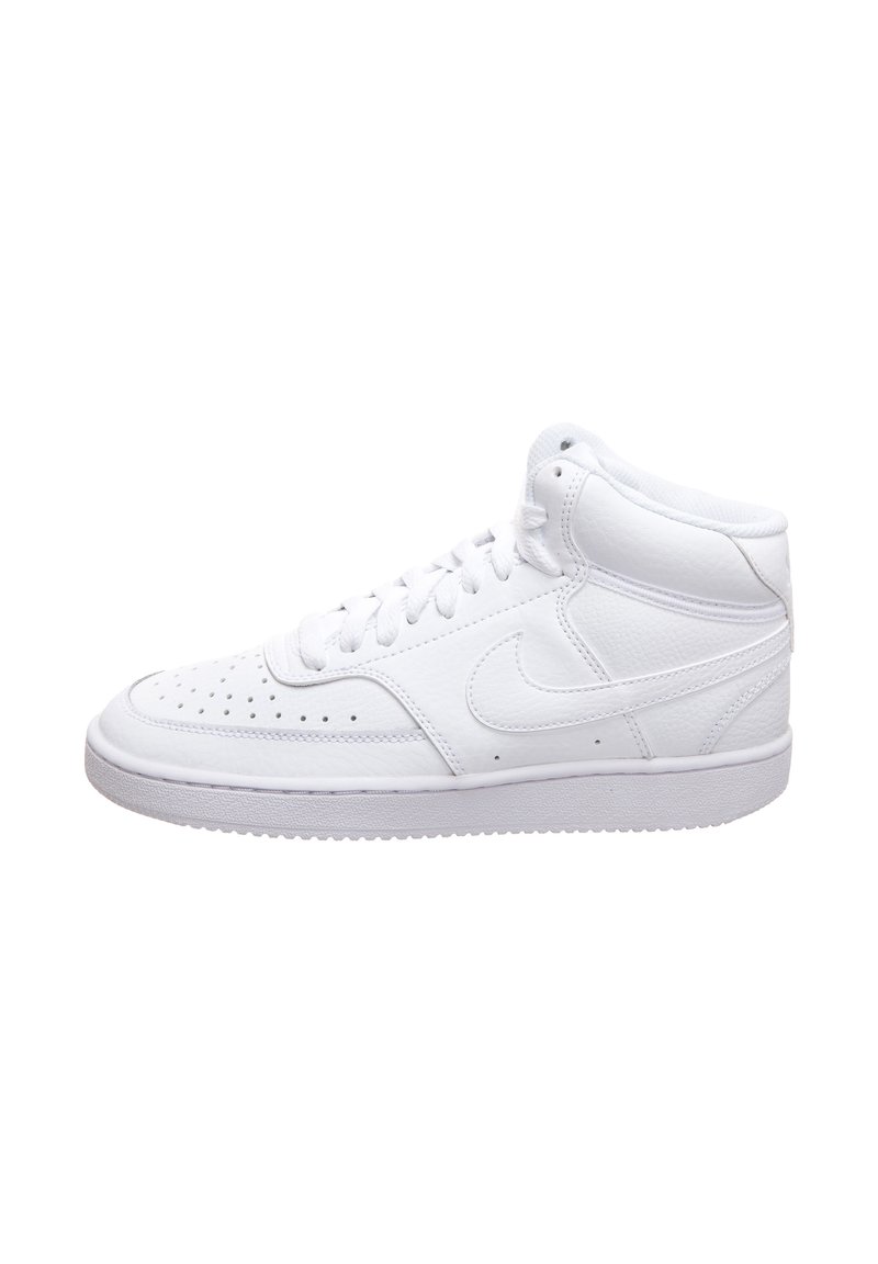 Baskets montantes blanches avec un upper en cuir texturé, un bout perforé et une semelle en caoutchouc. Comprend un logo et des lacets blancs.