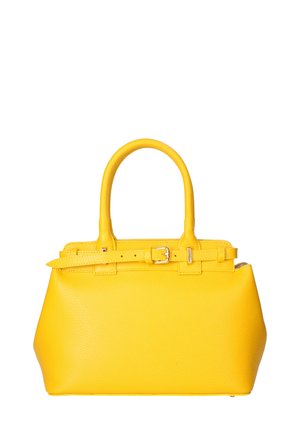 Gelbe Lederhandtasche mit zwei kurzen Griffen, rechteckiger Form, strukturiertem Design und einer Schnallendetail am vorderen Riemen.