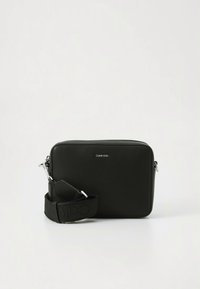 Calvin Klein MUST SMALL CAMERA BAG - Olkalaukku - black