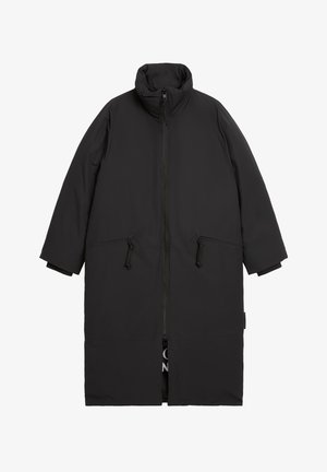 Manteau long noir avec col haut, fermeture éclair à l'avant, deux poches avant et cordons de réglage. Tissu lisse et design épuré.