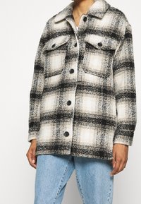 ONLY Abrigo corto - off-white