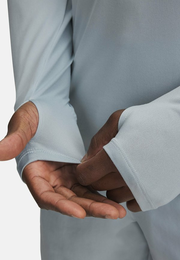 TECH - Long sleeved top2