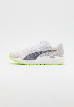 MAGNIFY NITRO SP - Neutral running shoes - white/sunblaze/green glare
