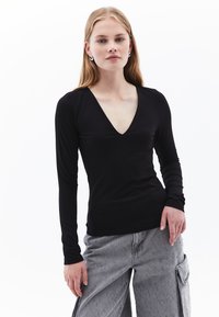 MIT FIGURUMSPIELEND LOOK - T-shirt à manches longues - black