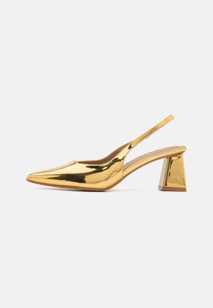 Złoty metaliczny sandał na obcasie typu slingback, z ostrym noskiem, teksturowaną powierzchnią, masywnym geometrycznym obcasem, gładką podszewką wewnętrzną, minimalistycznym designem.