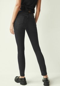 Next TALL - Prigludę džinsai - washed black