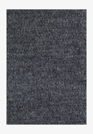 Tamsiai pilka megzta medžiaga, pasižyminti lygiu tekstūru ir laisvu audimo raštu, su subtiliais atspalvių variacijomis visame paviršiuje.