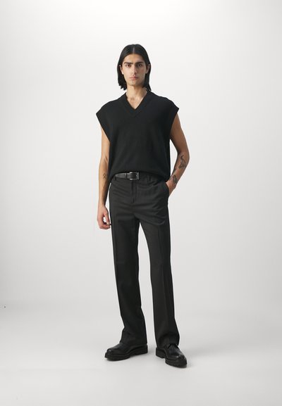 Filippa K BOOTCUT TROUSERS - Stoffhose - black