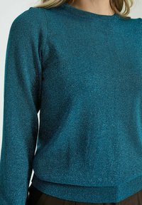 PEPPERCORN REMI ROUND NECK PUFF - Vesta - met ocean depths mettalic