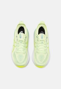 ASICS GEL-KAYANO 31 - Tekaški copati za cesto - cool matcha/light celadon