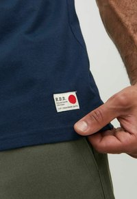 R.D.D. ROYAL DENIM DIVISION RDD DAN - Lihtne T-särk - navy blazer