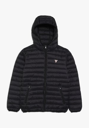 Veste noire matelassée à capuche avec fermeture éclair devant, deux poches zippées et petit logo triangulaire sur la poitrine gauche.