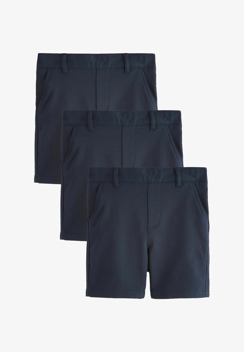 Trois paires de shorts bleu marine avec passants de ceinture et poches latérales, disposées en chevauchement sur un fond blanc.