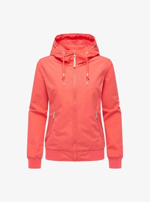 Giacca corallo con cappuccio, chiusura con zip, polsini elasticizzati e tasche. Realizzata in materiale liscio con coulisse regolabile e design semi-attillato.