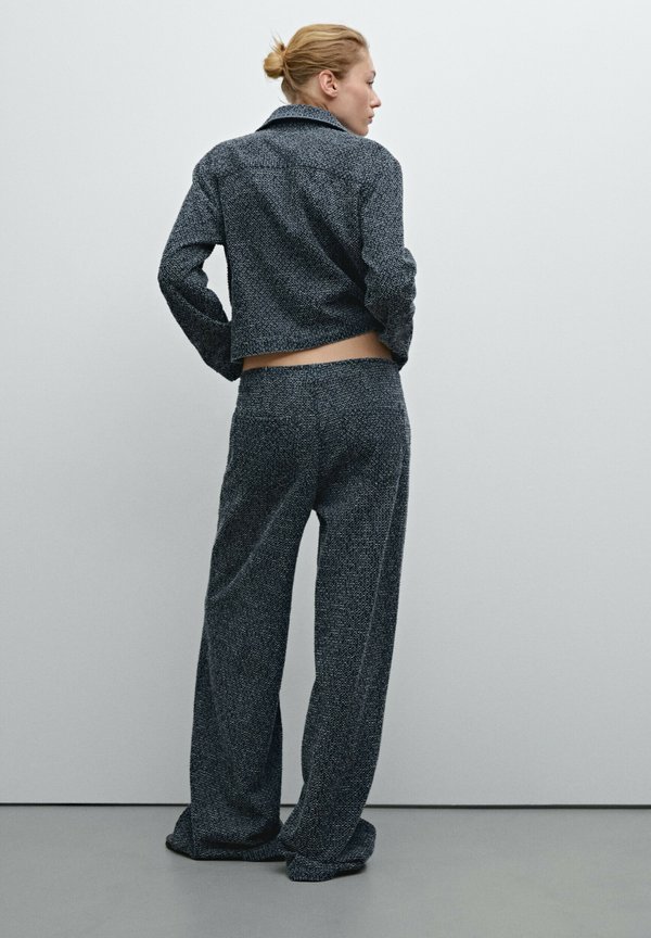 WIDE-LEG WITH PLEAT DETAIL - Trousers2