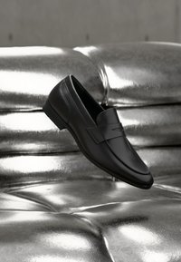 Επιλέχθηκε, black