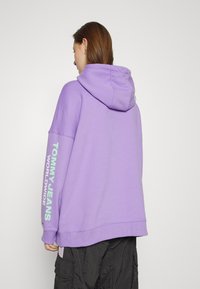 Tommy Jeans HOODIE - Felpa - violet viola