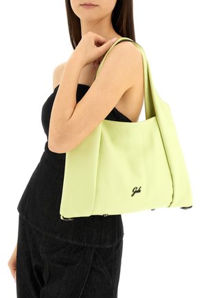 Borsa a mano verde chiaro in pelle testurizzata, con doppi manici a spalla e un sottile dettaglio logo sul davanti.