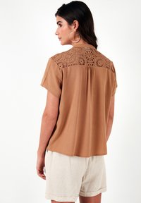 LELA Camicetta - dark mink