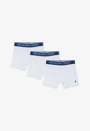 Baltas bokseršortus komplektā no trim, ar tumši zilu jostu, uz kuras ir teksts "POLO RALPH LAUREN", izgatavoti no ērtas kokvilnas auduma.