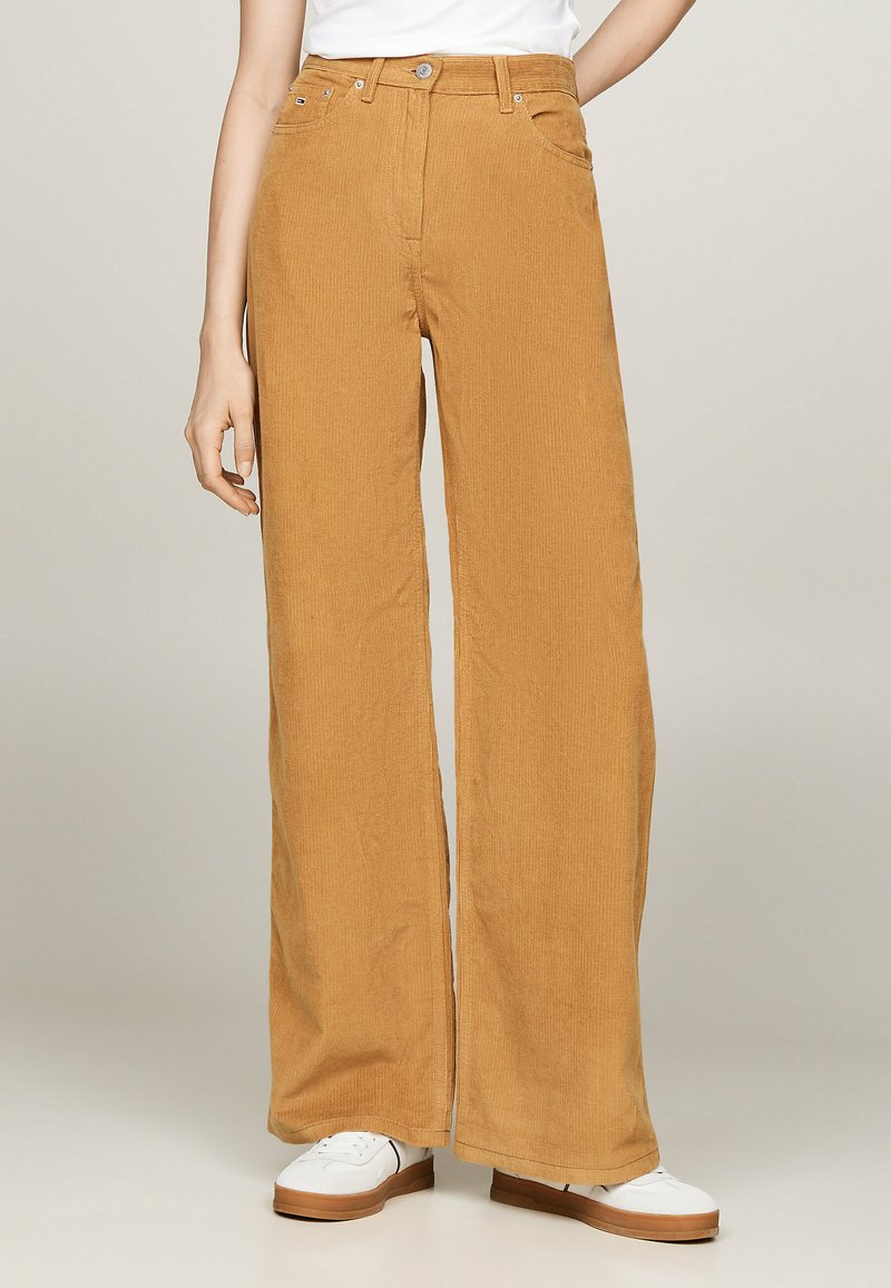 Tommy Jeans CLAIRE - Pantaloni - gentle gold