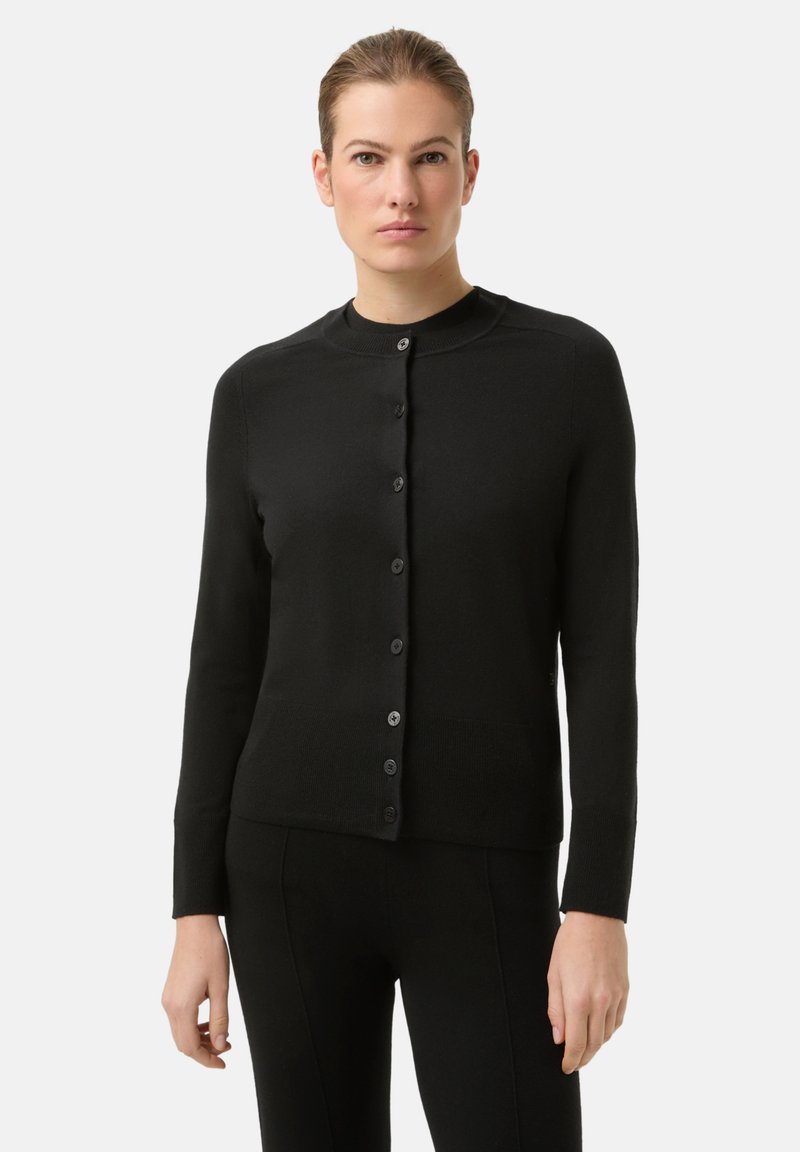 Zwarte cardigan gemaakt van een zachte stof, met een ronde halslijn en knoopsluiting aan de voorkant. Lange mouwen en een aansluitend ontwerp.