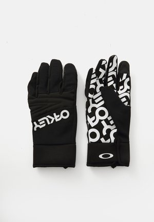 Pari mustia Oakley -lapasia, vasen lapanen yksivärinen logolla, oikeassa lapasessa kuvioitu valkoisella Oakley -tekstillä ja logolla rannekkeessa.