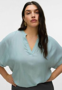 Vero Moda Curve VMCBEAUTY - Bluza - gray mist