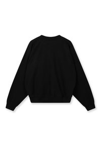 Sudadera negra con un ajuste holgado, puños y dobladillo acanalados. Presenta una textura suave y un diseño sencillo sin gráficos ni adornos.