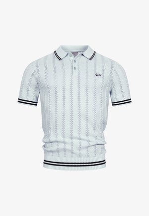 Lichtblauw gebreid polohemd met korte mouwen en verticale opengewerkte strepen, zwarte dubbele strepen op kraag en manchetten, en een klein geborduurd logo op de borst.