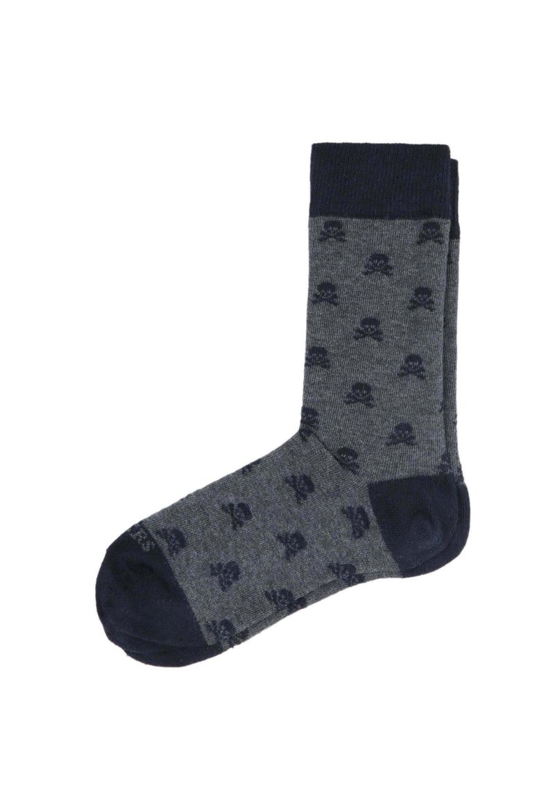 Graue Socken mit einem navyblauen Bündchen und einer navyblauen Zehenpartie, die ein wiederholtes Totenkopf-Muster in Dunkelblau aufweisen. Hergestellt aus strukturiertem Strickmaterial.