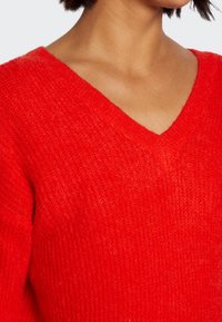Morgan Trui - red