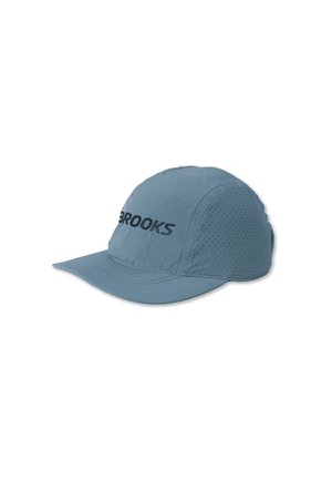 Hellblaue Laufkappe mit perforierten Seitenpaneelen und dem Wort "BROOKS" vorne in Schwarz gedruckt.