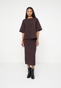 DAY Birger et Mikkelsen SUZIE - sukňa v tvare A - chocolate plum
