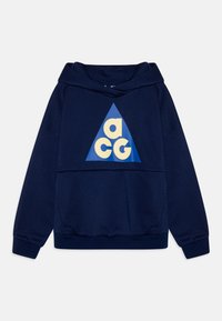 Sweatshirt com capucho em azul marinho, com um design gráfico triangular apresentando "ACG" em creme. Textura suave, punhos elásticos e bainha.