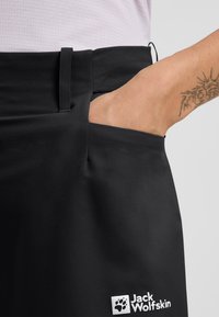 Jack Wolfskin PRELIGHT STRIDE - Outdoor Shorts - black